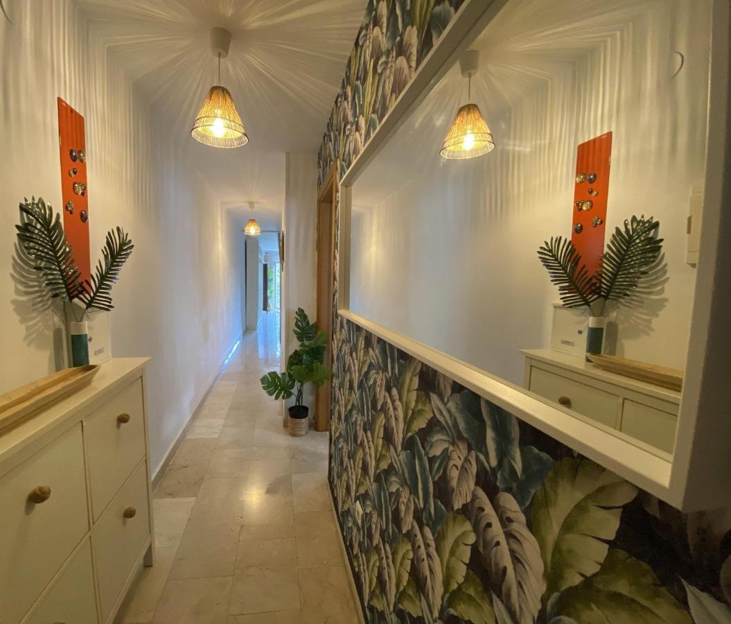 Lunaroom Center & Quiet Guesthouse Малага Екстериор снимка