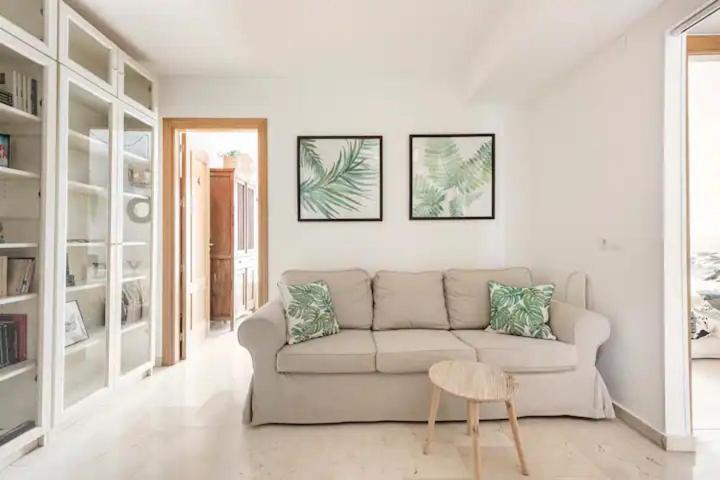 Lunaroom Center & Quiet Guesthouse Малага Екстериор снимка