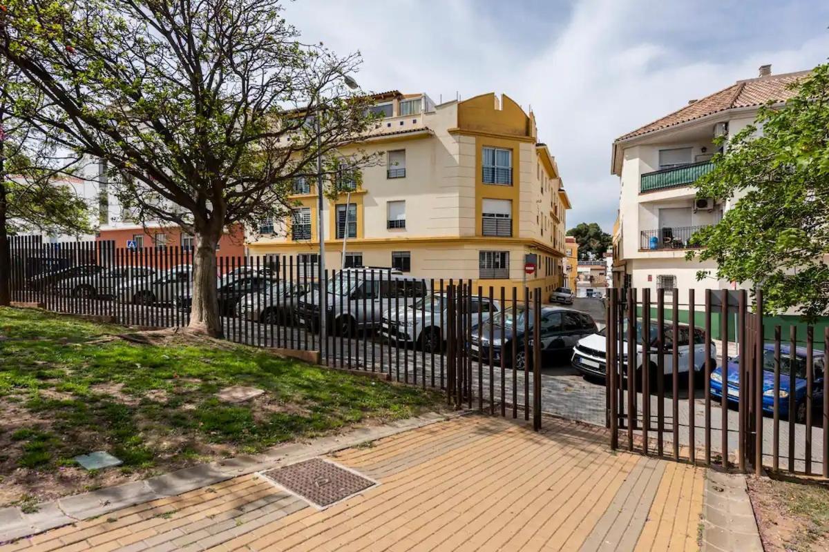 Lunaroom Center & Quiet Guesthouse Малага Екстериор снимка