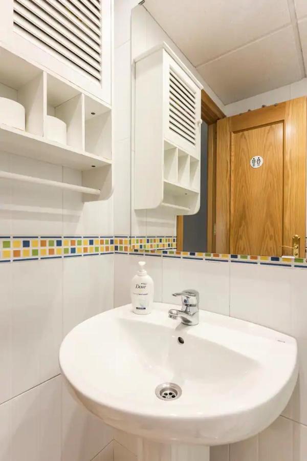 Lunaroom Center & Quiet Guesthouse Малага Екстериор снимка